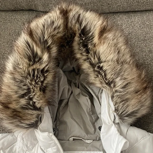 Eddie Bauer XXL Women's White Quilted Vest with Faux Fur Trim - Picture 3 of 12